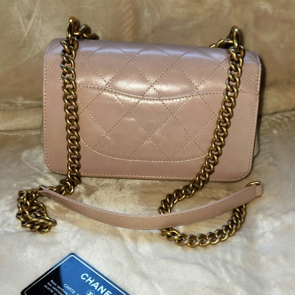 CHANEL Blush Pink Flap Quilted Shoulder Bag with Gold Chain - Picture 9 of 13